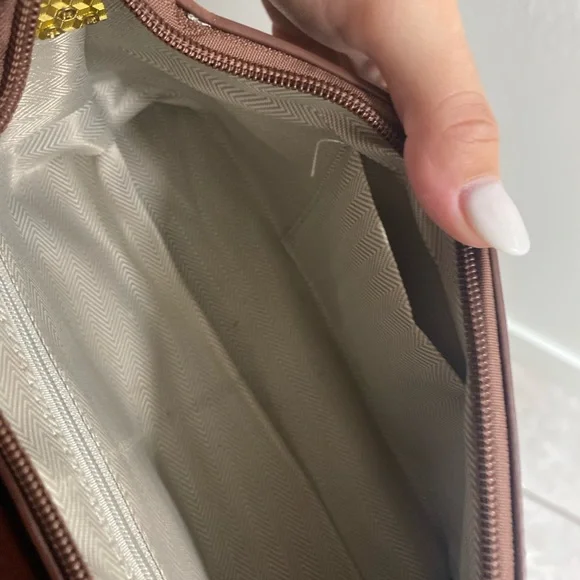 Classic Brown Leather Shoulder Bag with Gold Hardware - Picture 3 of 3